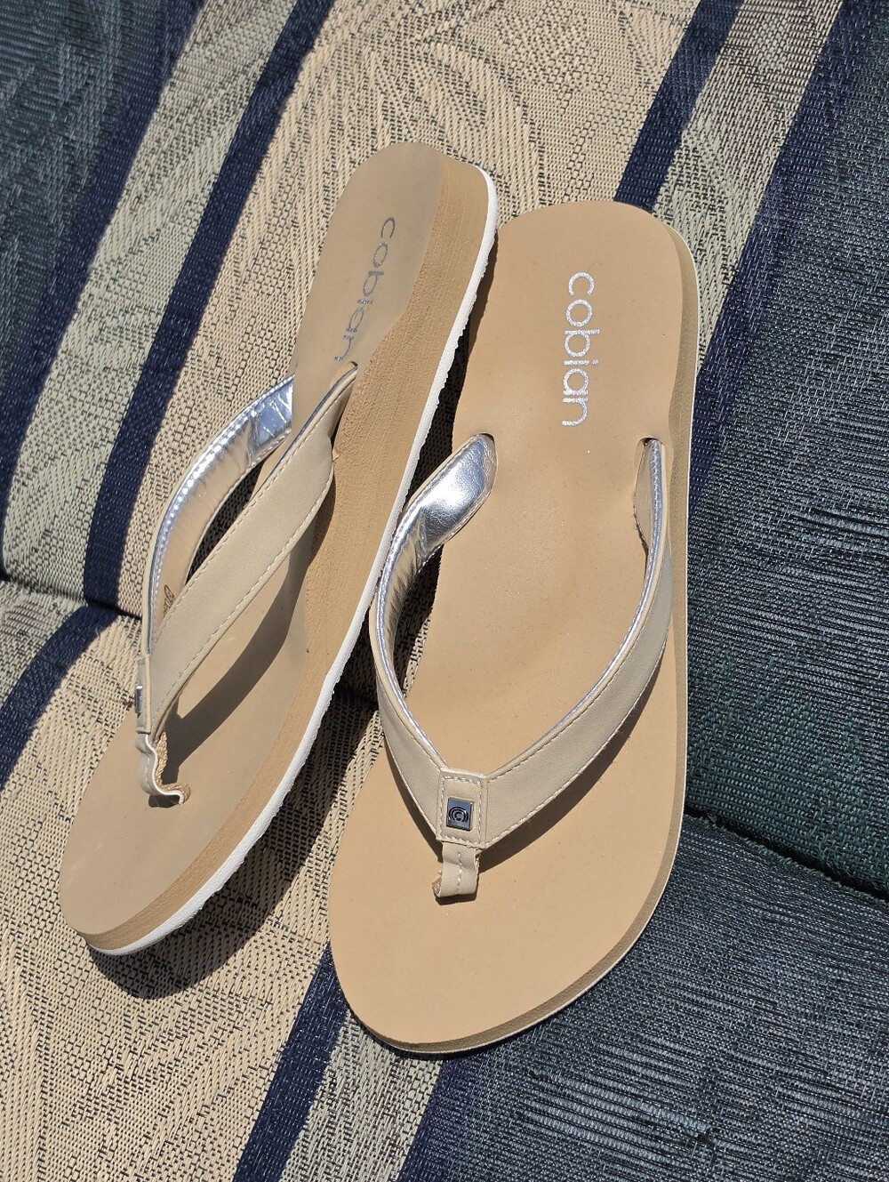 NEW Cobian Skinny Bounce Flip-flops In Sand/Bone, 9